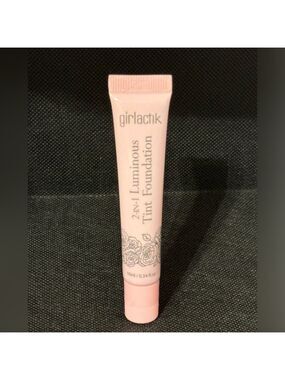 Girlactik Foundation Luminous Tint Medium F4